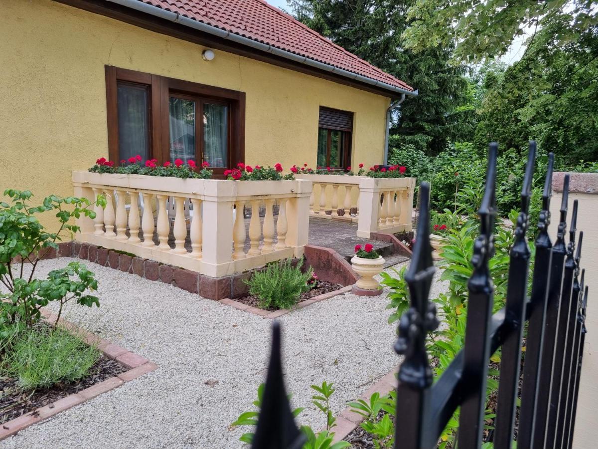 Apartamento Muskátlis Ház Balatonlelle Exterior foto