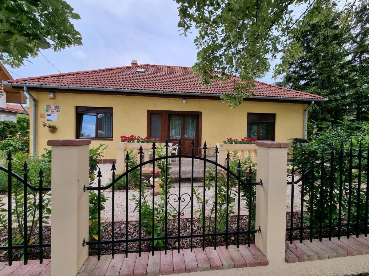 Apartamento Muskátlis Ház Balatonlelle Exterior foto