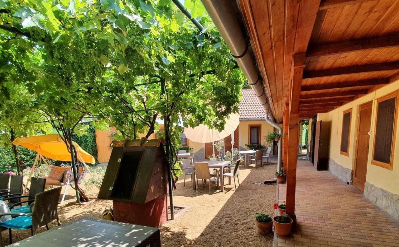 Apartamento Muskátlis Ház Balatonlelle Exterior foto